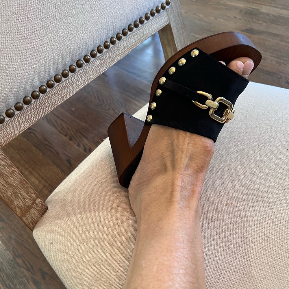 Elegant Black and Gold Women's Mules